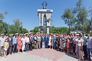 Мемориал, посвященный ликвидаторам аварии на Чернобыльской АЭС в г. Уральск (Казахстан). Открытие: 30 мая 2015 г. Автор проекта: дизайнер-архитектор Волкогонов Д.В.